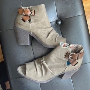 Blowfish khaki open toe heeled booties